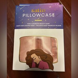 Lindo Satin Pillowcase in Pink-2pack. NWT. Brand new, never used. (Set of 2)